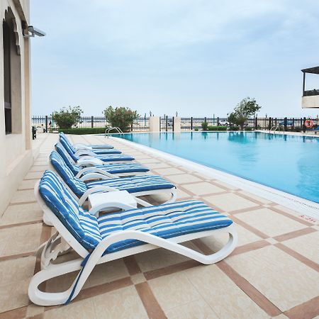 Roda Beach Resort Dubai Bagian luar foto