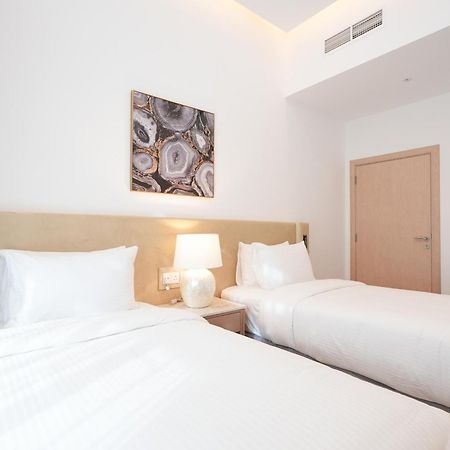 Roda Beach Resort Dubai Bagian luar foto