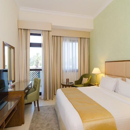 Roda Beach Resort Dubai Bagian luar foto