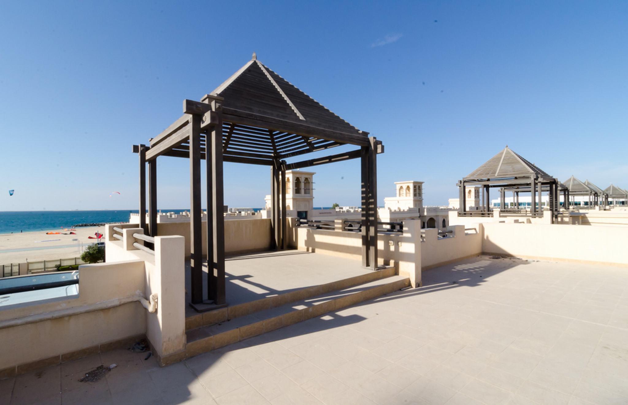 Roda Beach Resort Dubai Bagian luar foto