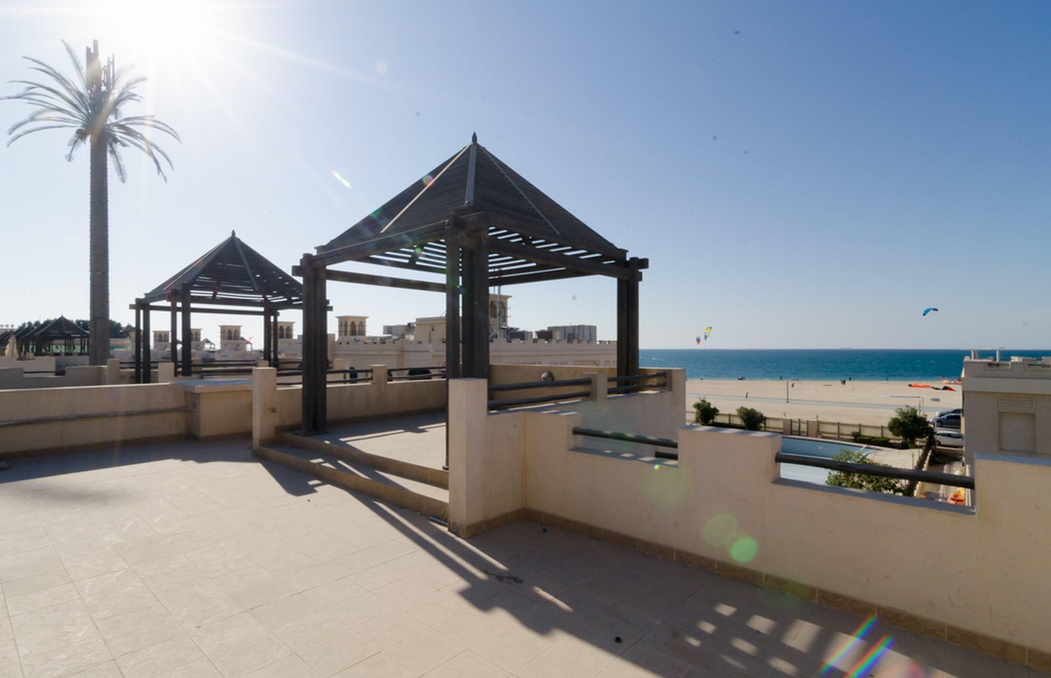 Roda Beach Resort Dubai Bagian luar foto