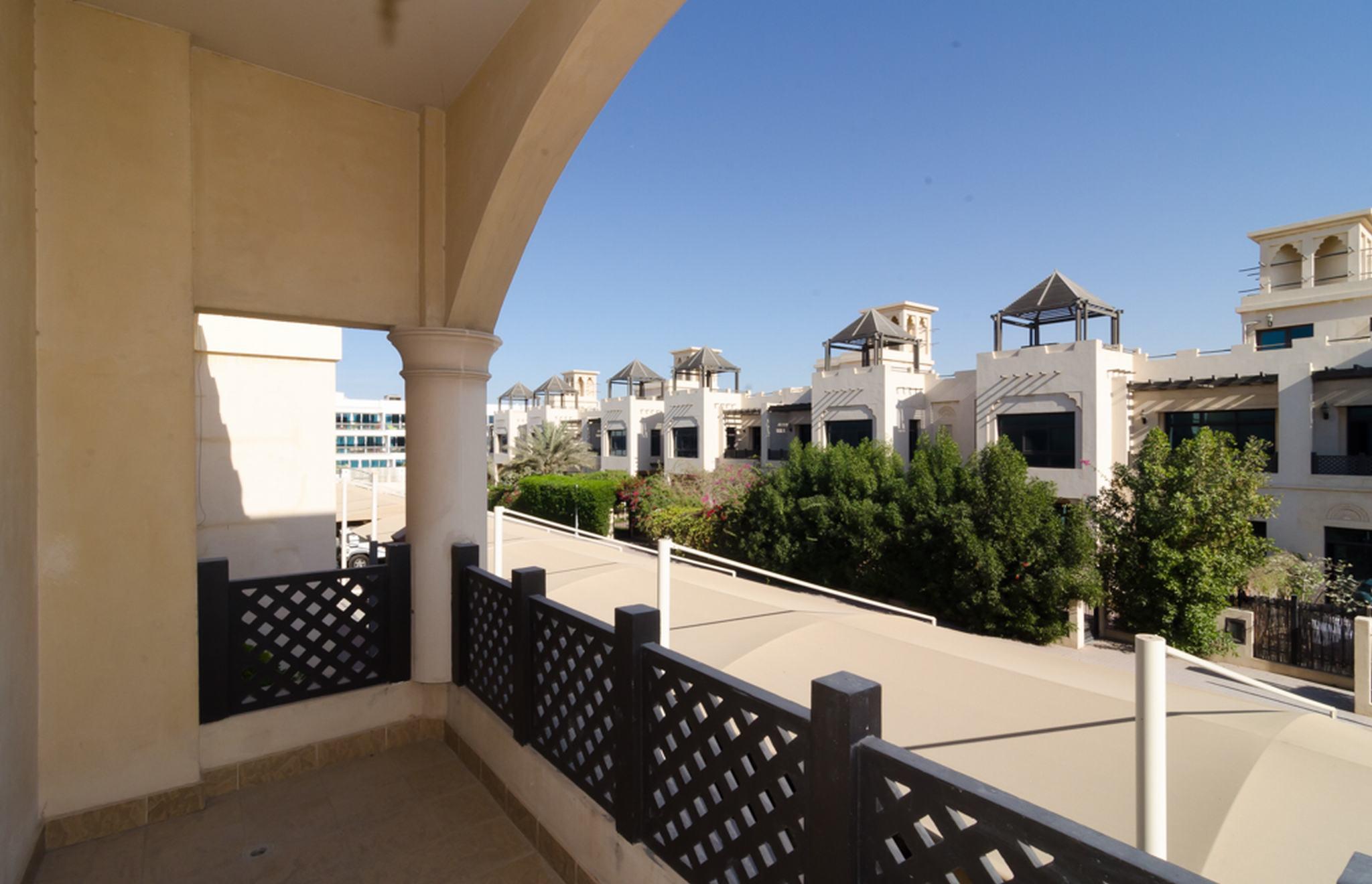 Roda Beach Resort Dubai Bagian luar foto