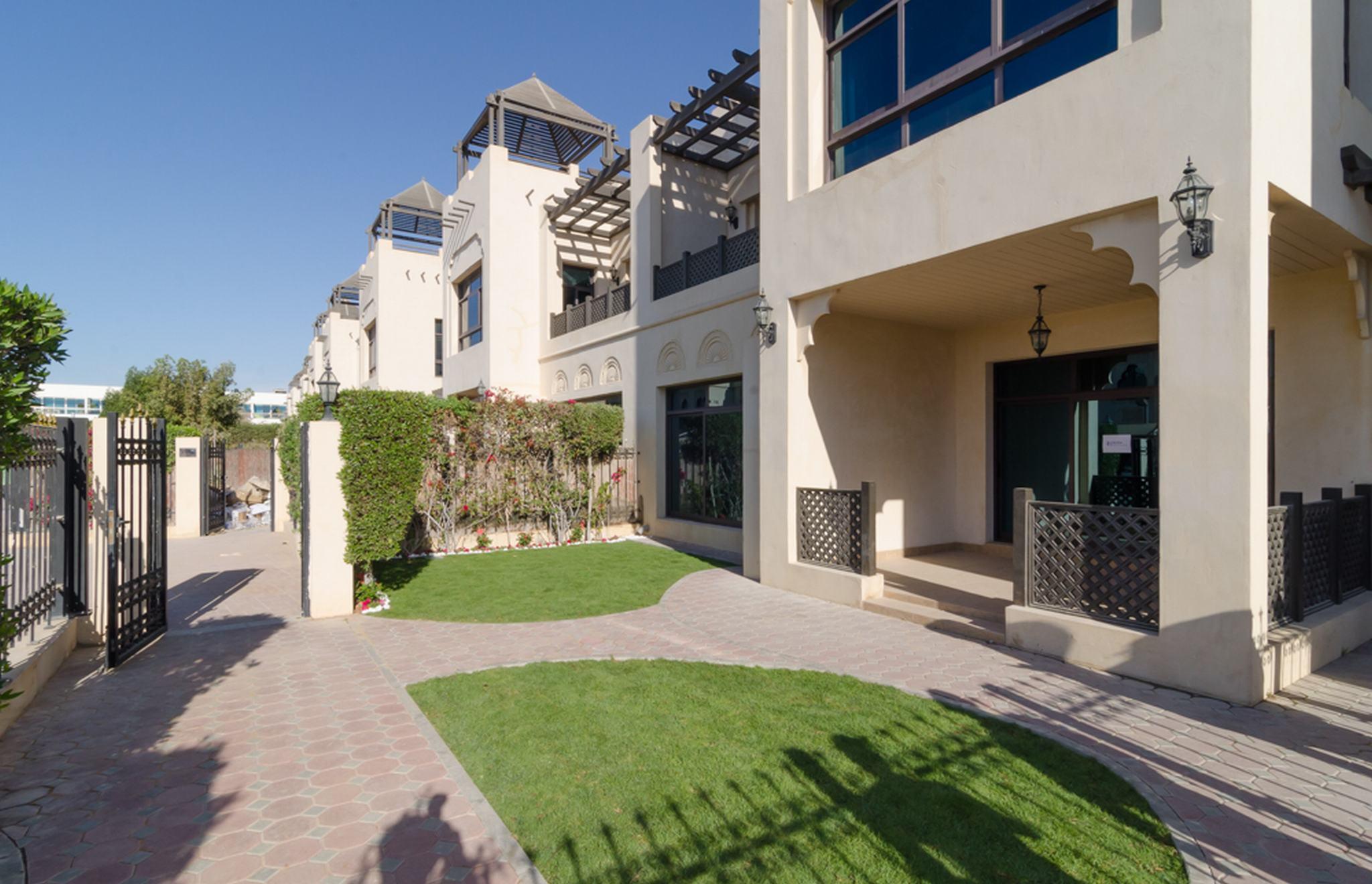 Roda Beach Resort Dubai Bagian luar foto
