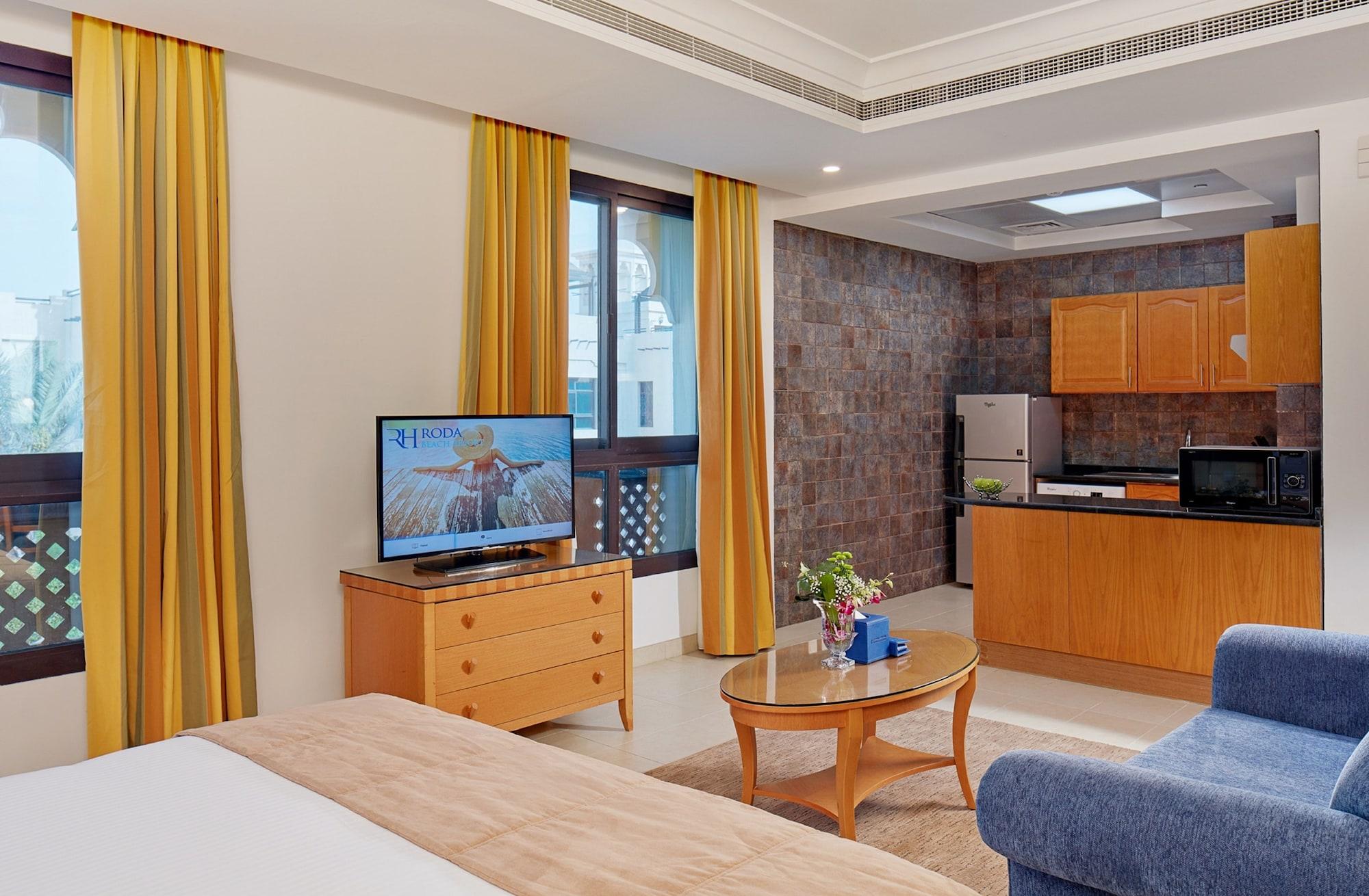 Roda Beach Resort Dubai Bagian luar foto