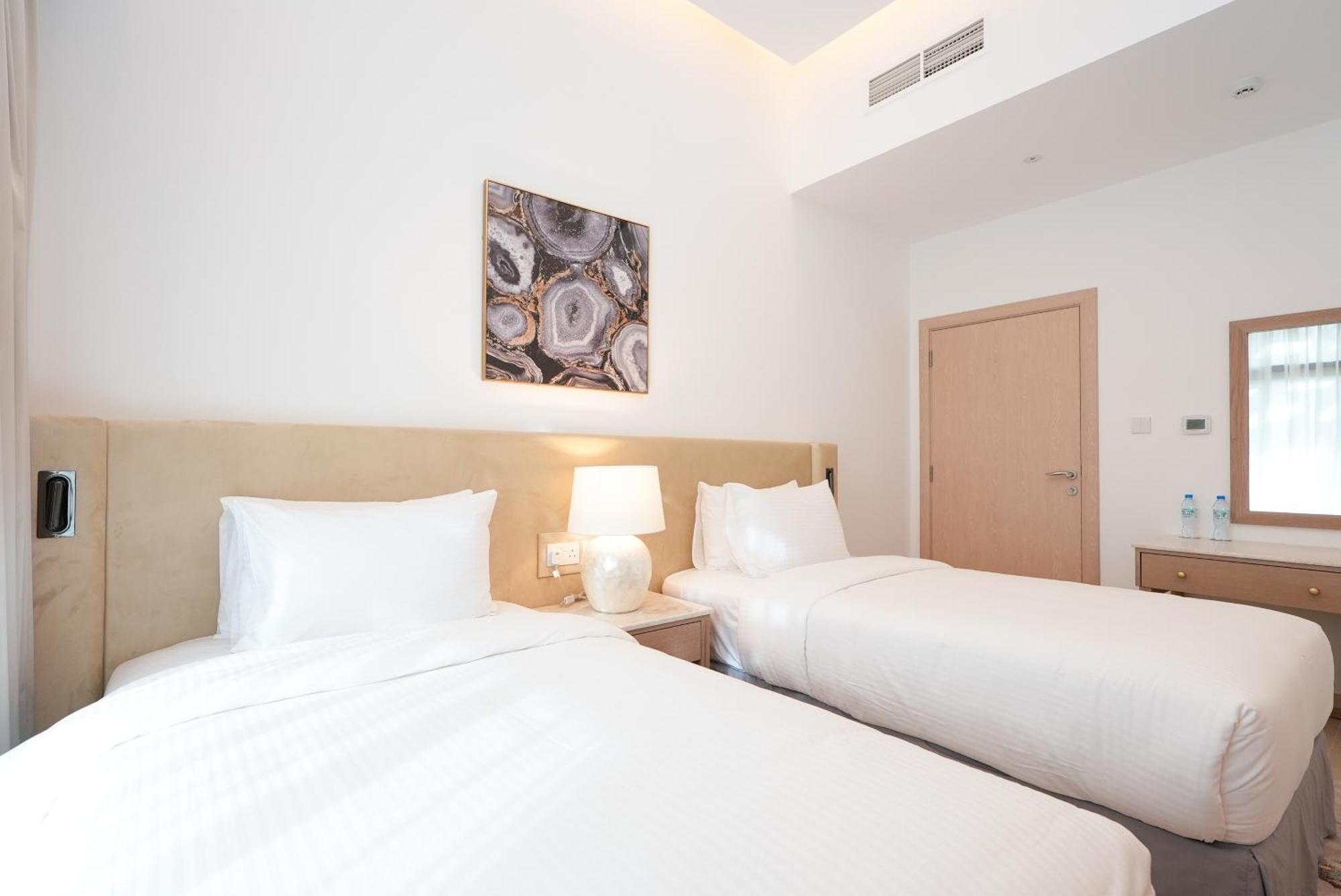 Roda Beach Resort Dubai Bagian luar foto