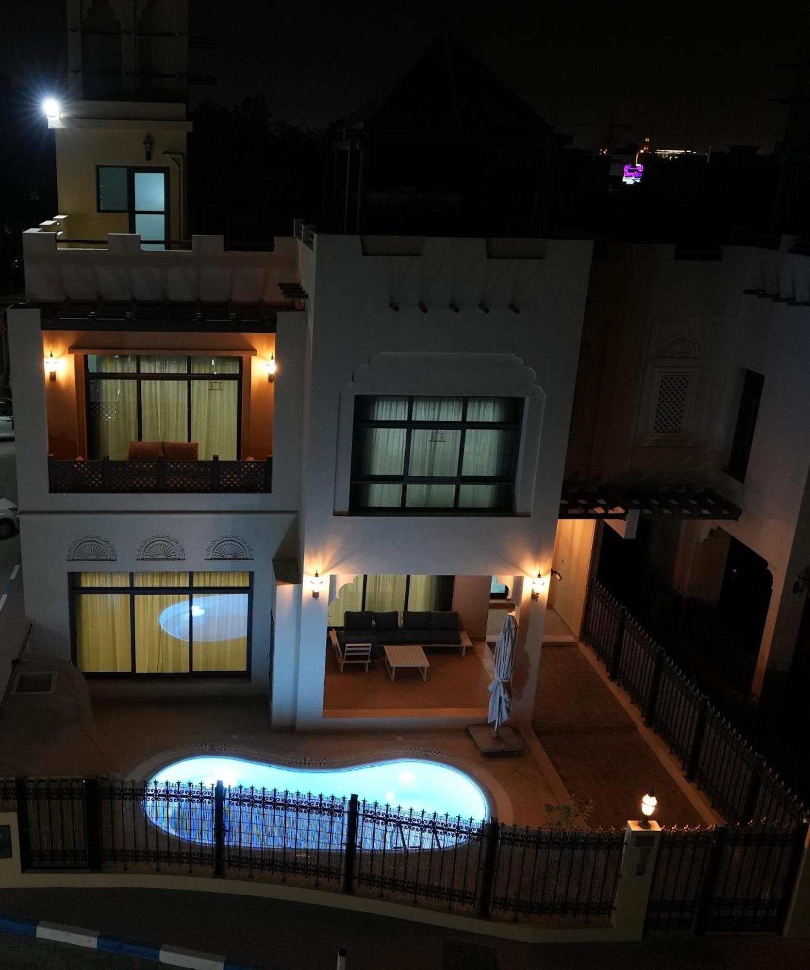 Roda Beach Resort Dubai Bagian luar foto