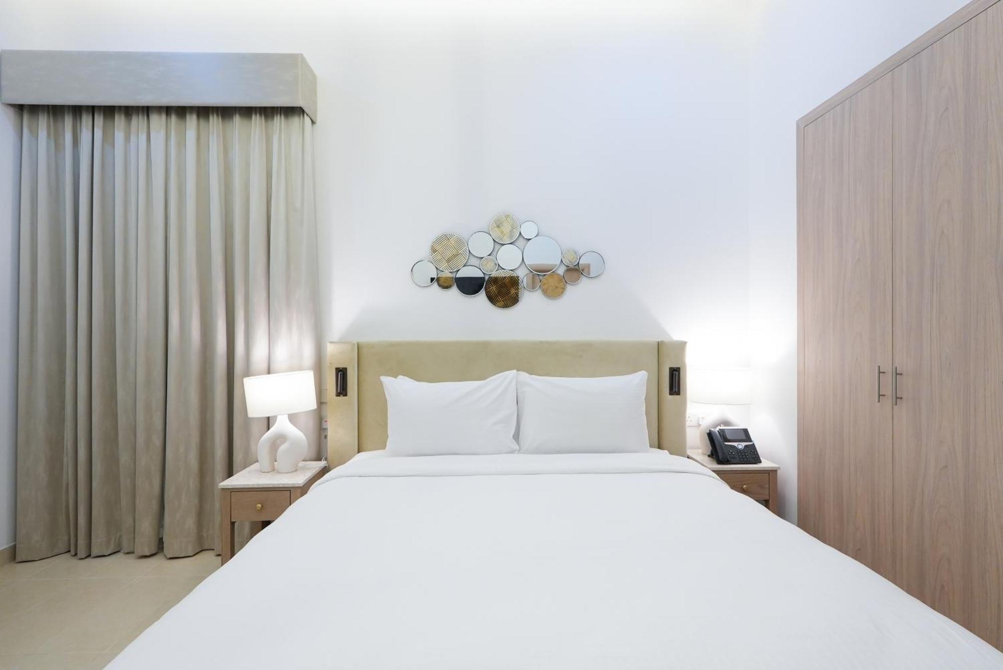 Roda Beach Resort Dubai Bagian luar foto