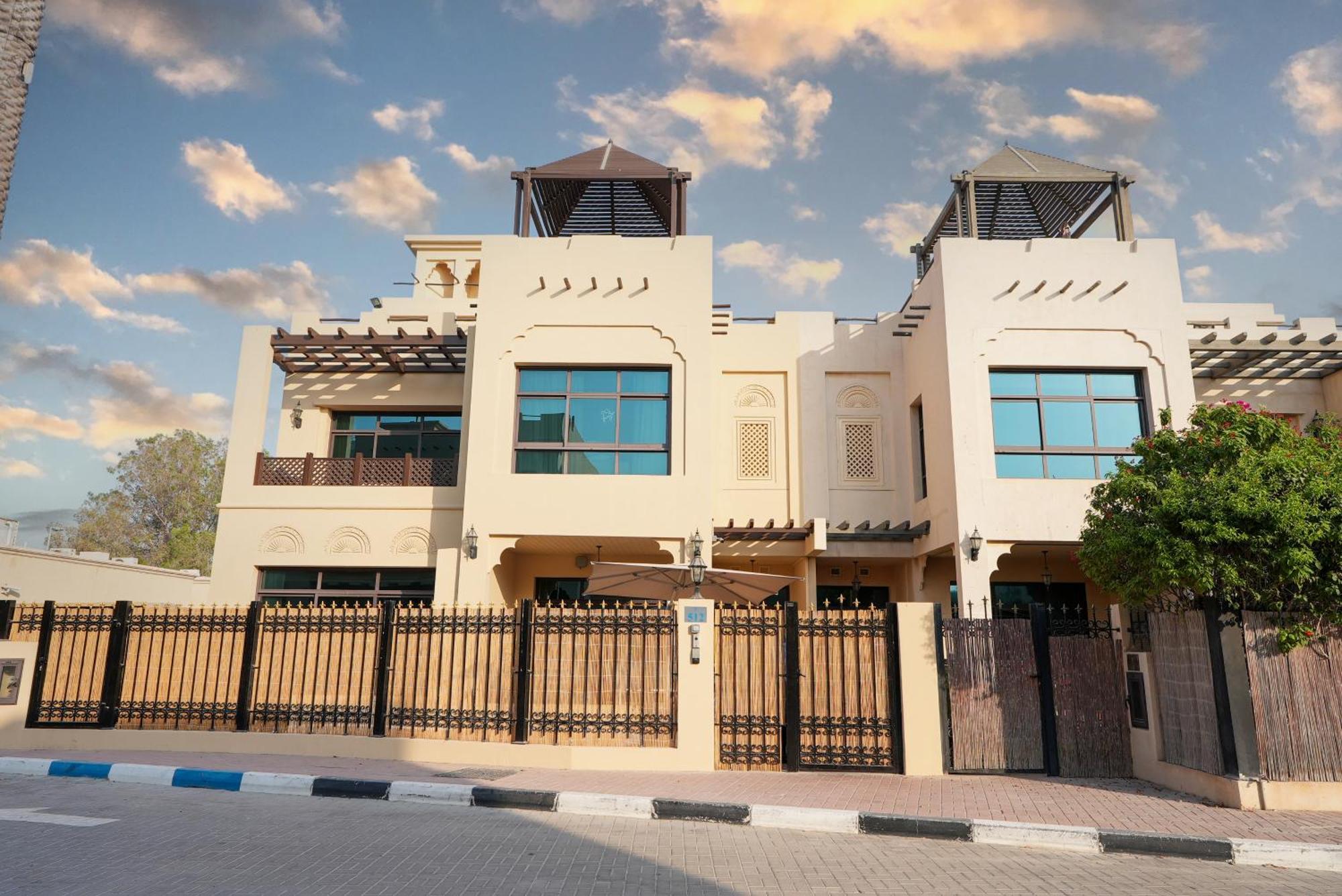 Roda Beach Resort Dubai Bagian luar foto