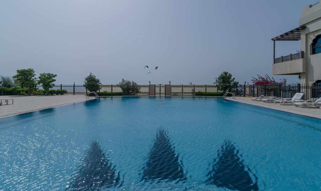 Roda Beach Resort Dubai Bagian luar foto