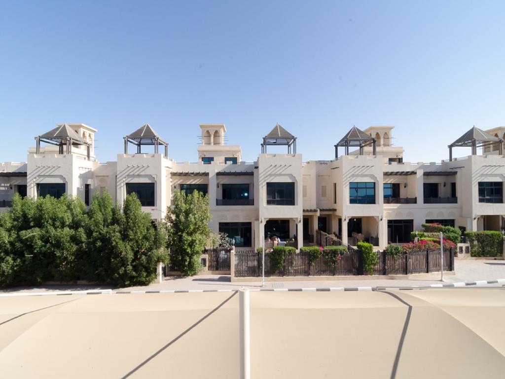 Roda Beach Resort Dubai Bagian luar foto