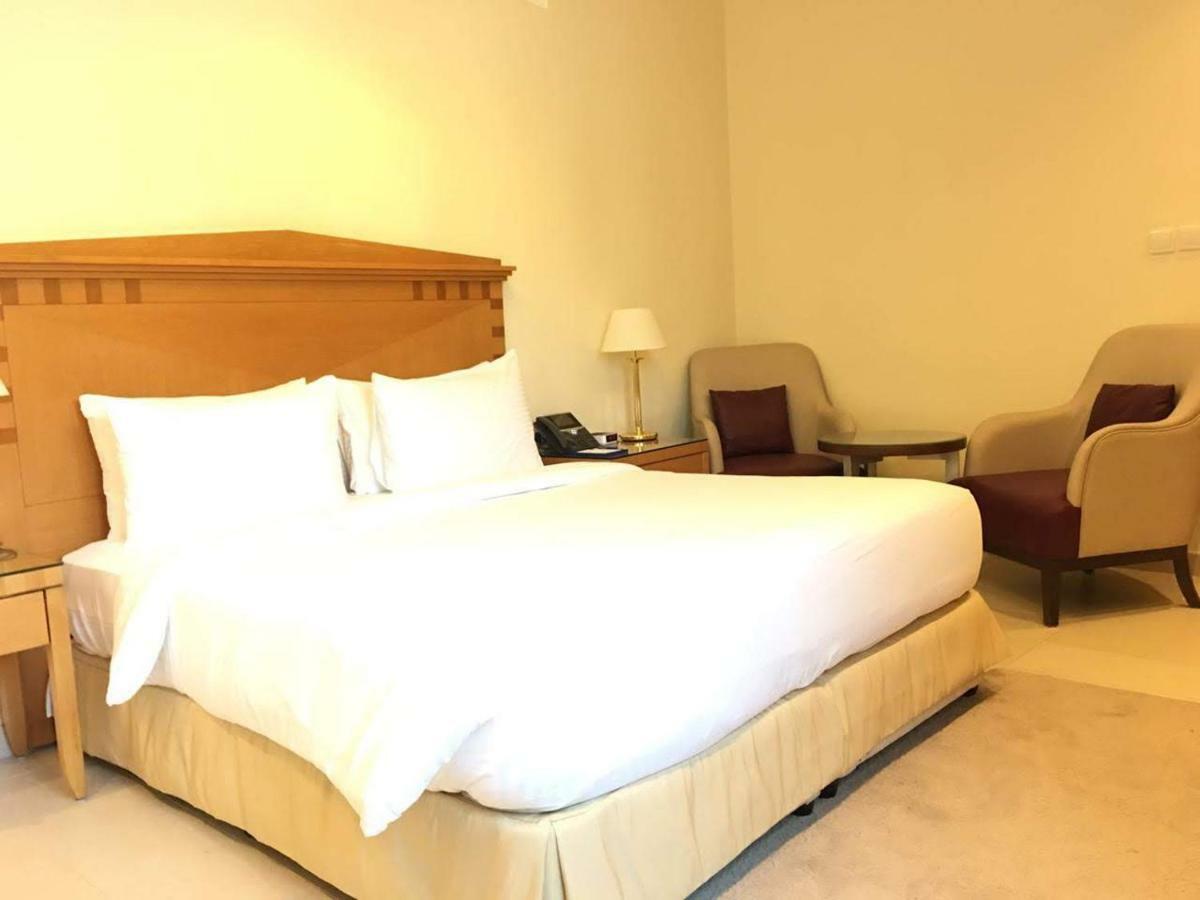 Roda Beach Resort Dubai Bagian luar foto